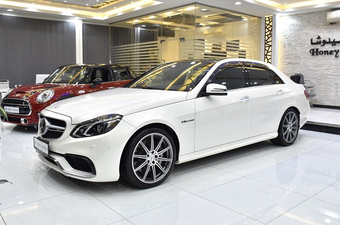 ONLY 33,000 KM! Mercedes Benz E63 AMG ( 2014 Model ) in White Color Japanese Specs