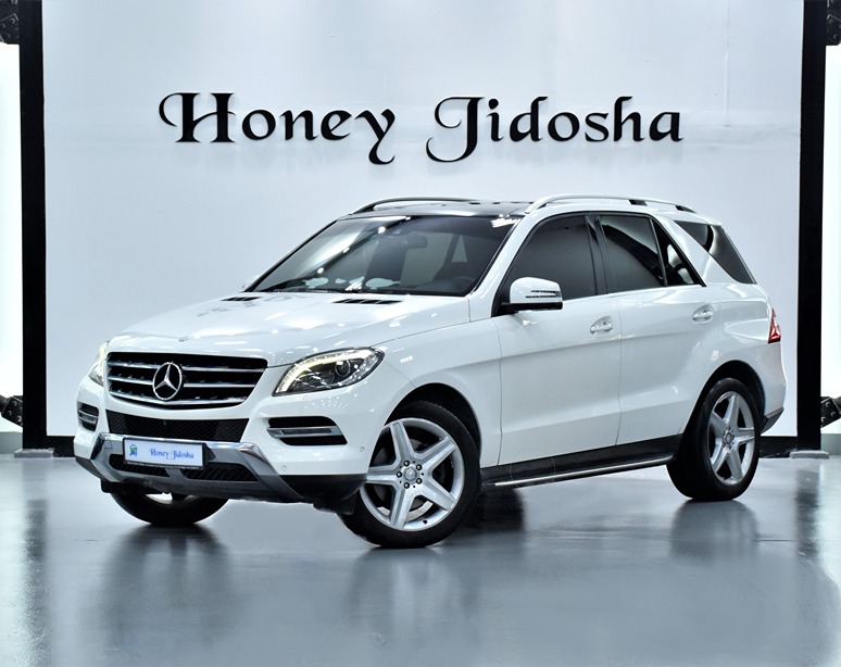 VERY LOW KILOMETER! ONLY 99,000 KM! Mercedes Benz ML350 ( 2014 Model ) in White Color GCC Specs